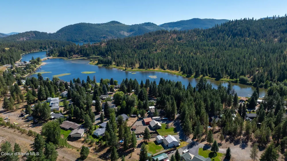 7060 W TESEMINI DRIVE Spirit Lake, ID 83869