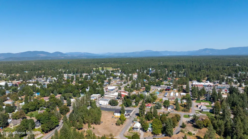 7060 W TESEMINI DRIVE Spirit Lake, ID 83869