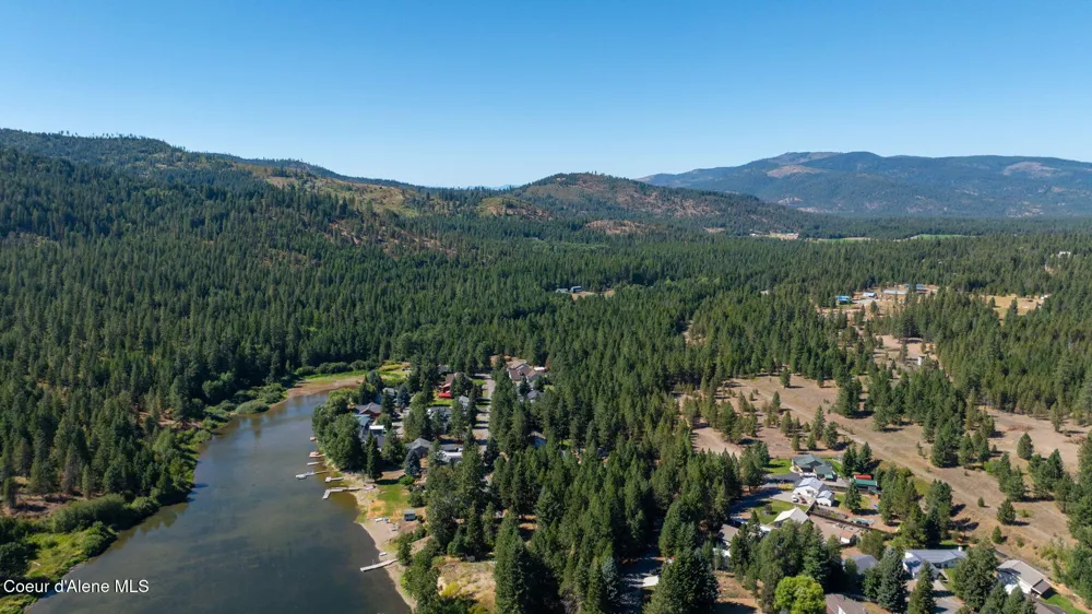 7060 W TESEMINI DRIVE Spirit Lake, ID 83869