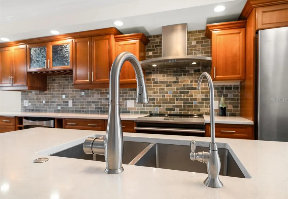 119 MARINA DEL REY COURT Clearwater Beach, FL 33767