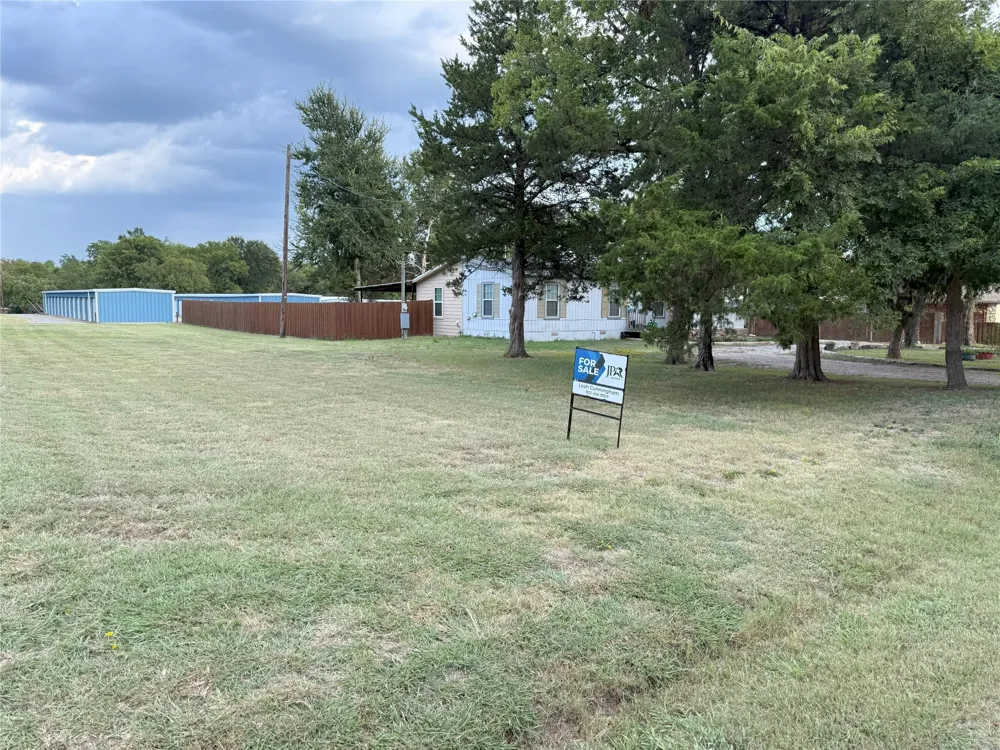 709 S Grand Street Wolfe City, TX 75496