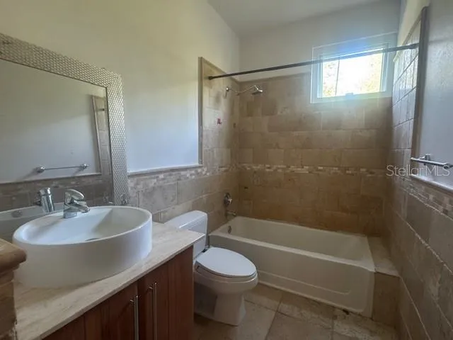 1124 MANSIONES DE VISTAMAR MARINA III Carolina, PR 00983