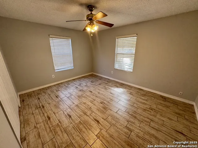 512 Low Meadow Pleasanton, TX 78064