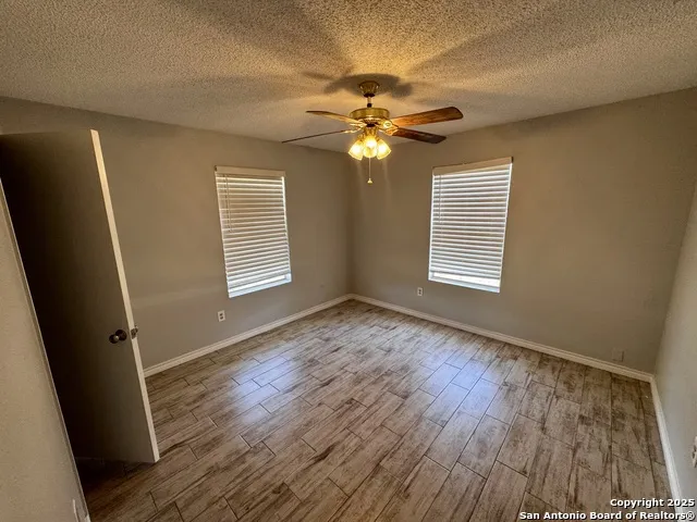 512 Low Meadow Pleasanton, TX 78064