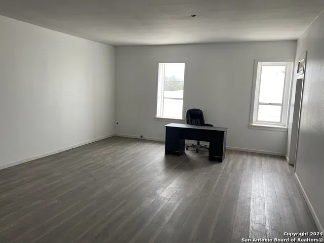 1110 18th Street Hondo, TX 78861