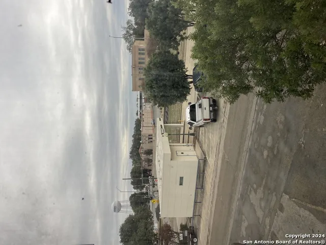 1110 18th Street Hondo, TX 78861