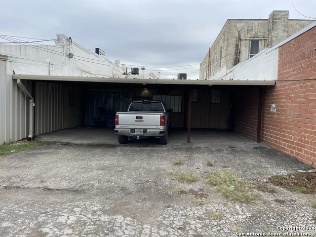 1110 18th Street Hondo, TX 78861