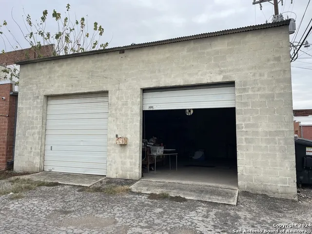 1110 18th Street Hondo, TX 78861