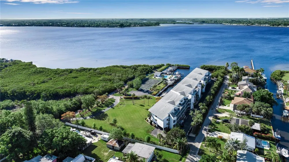 515 LEFFINGWELL AVENUE #109 Ellenton, FL 34222