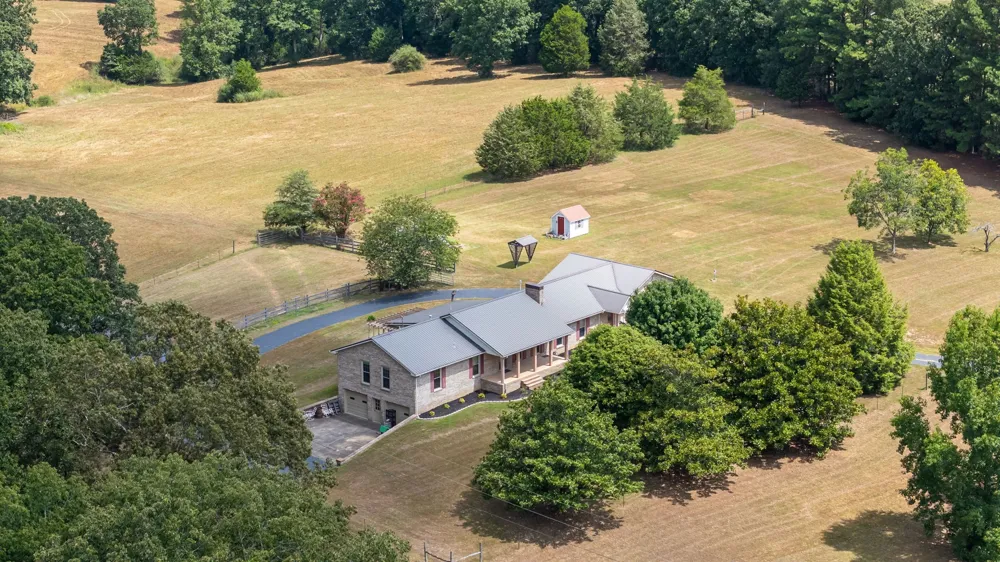 2820 Skyview Drive Centerville, TN 37033