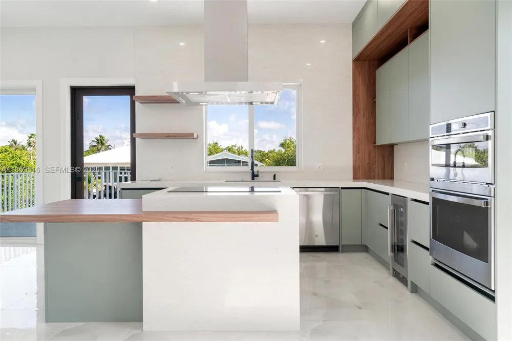 862 Cardinal Ln Key Largo, FL 33037