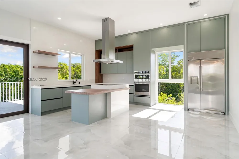 862 Cardinal Ln Key Largo, FL 33037
