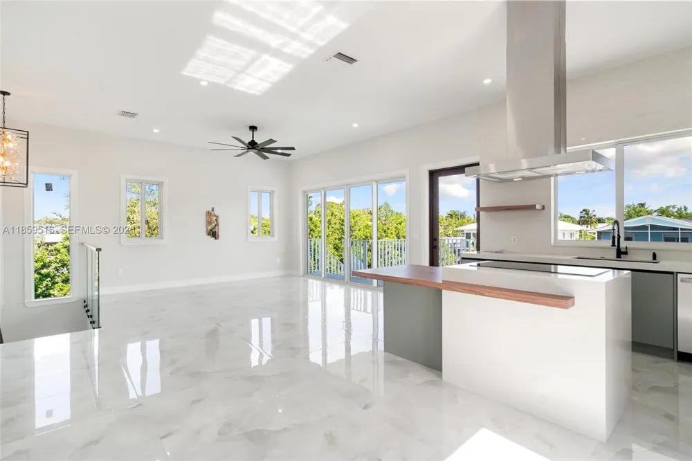 862 Cardinal Ln Key Largo, FL 33037