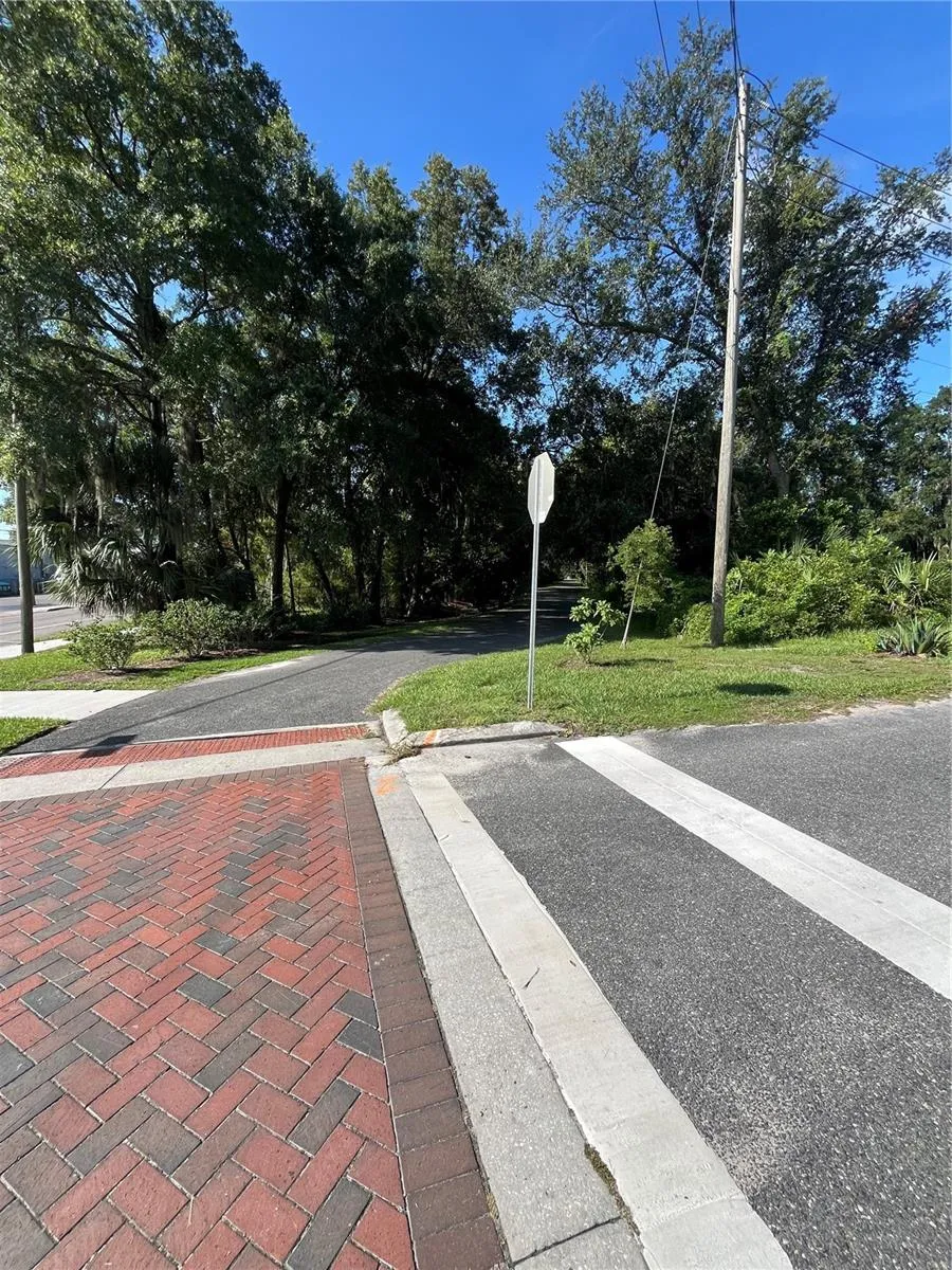 214 NW 12TH AVENUE Gainesville, FL 32601