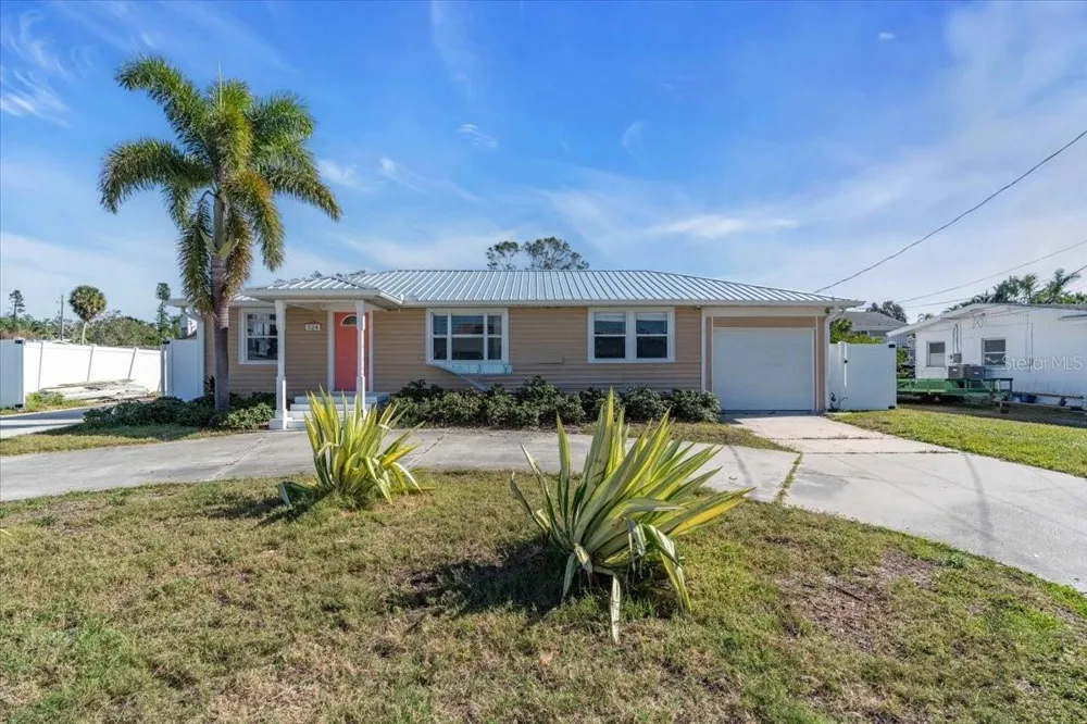 524 PALM AVENUE Ellenton, FL 34222