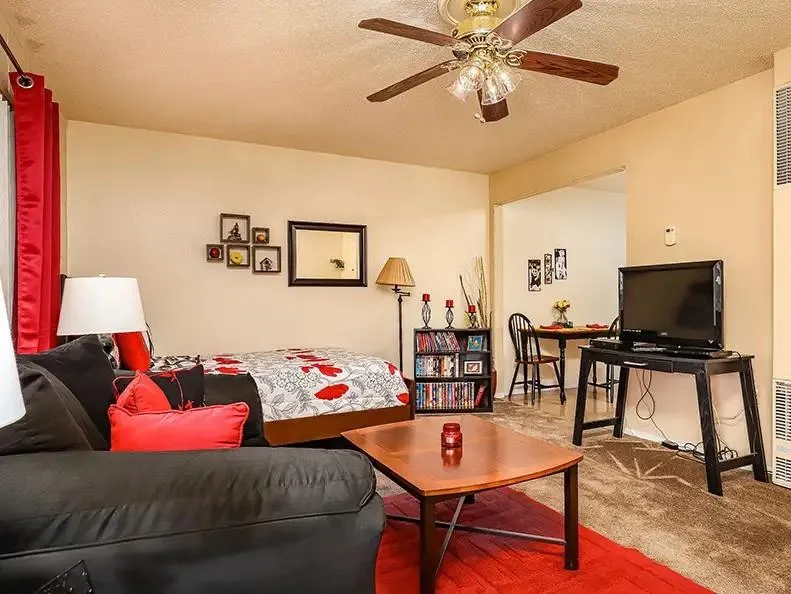 6570 W Avenue L12 #100 Lancaster, CA 93536
