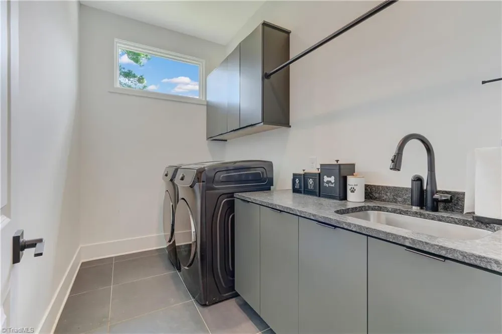 7618 Pemberley Drive Oak Ridge, NC 27310