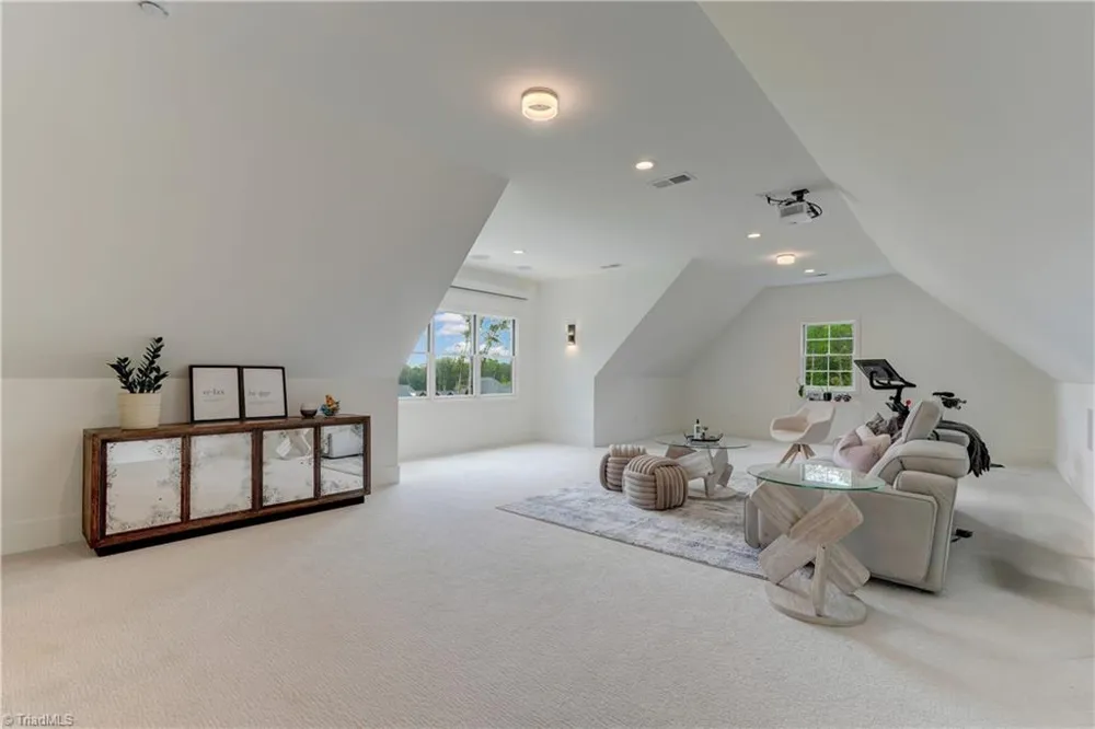 7618 Pemberley Drive Oak Ridge, NC 27310