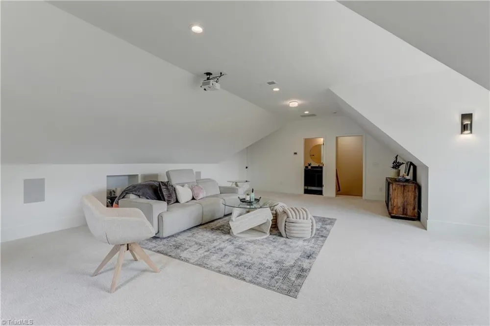 7618 Pemberley Drive Oak Ridge, NC 27310