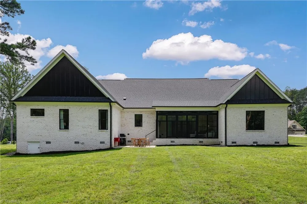 7618 Pemberley Drive Oak Ridge, NC 27310
