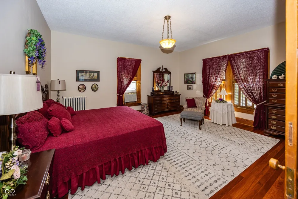 116 W Main Street Knightstown, IN 46148