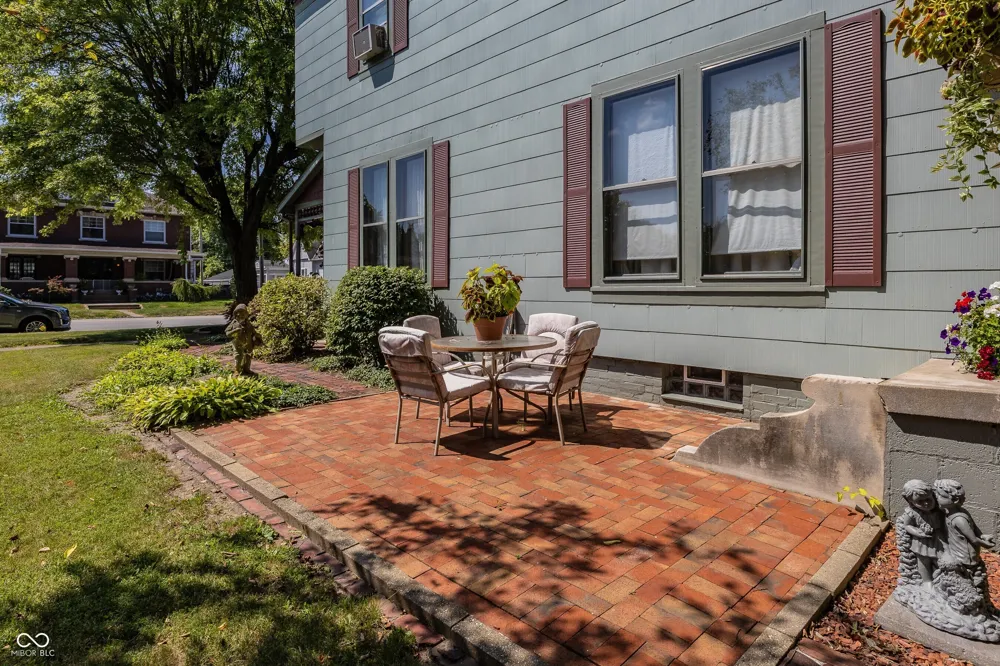 116 W Main Street Knightstown, IN 46148