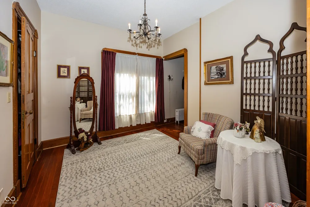 116 W Main Street Knightstown, IN 46148