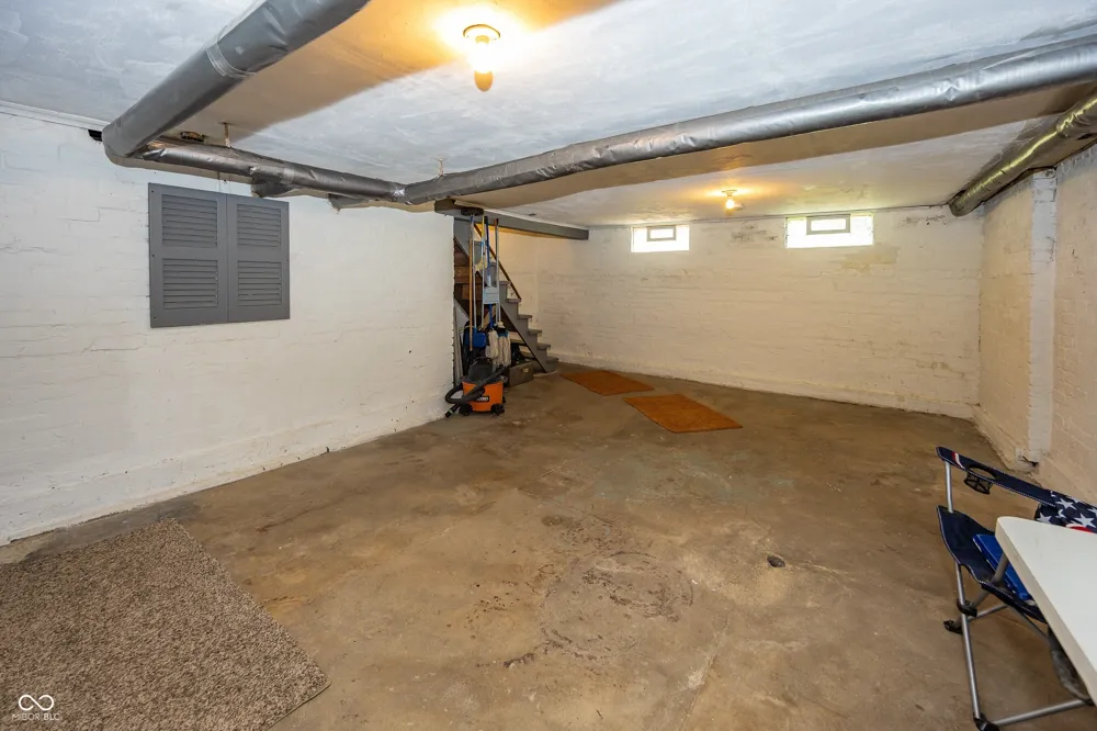 116 W Main Street Knightstown, IN 46148