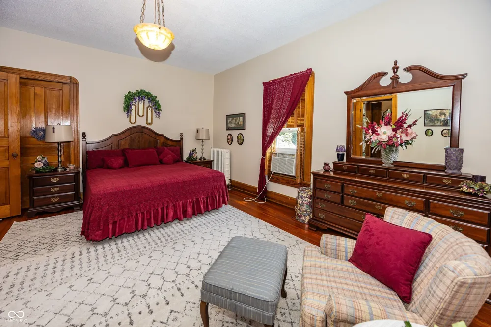 116 W Main Street Knightstown, IN 46148