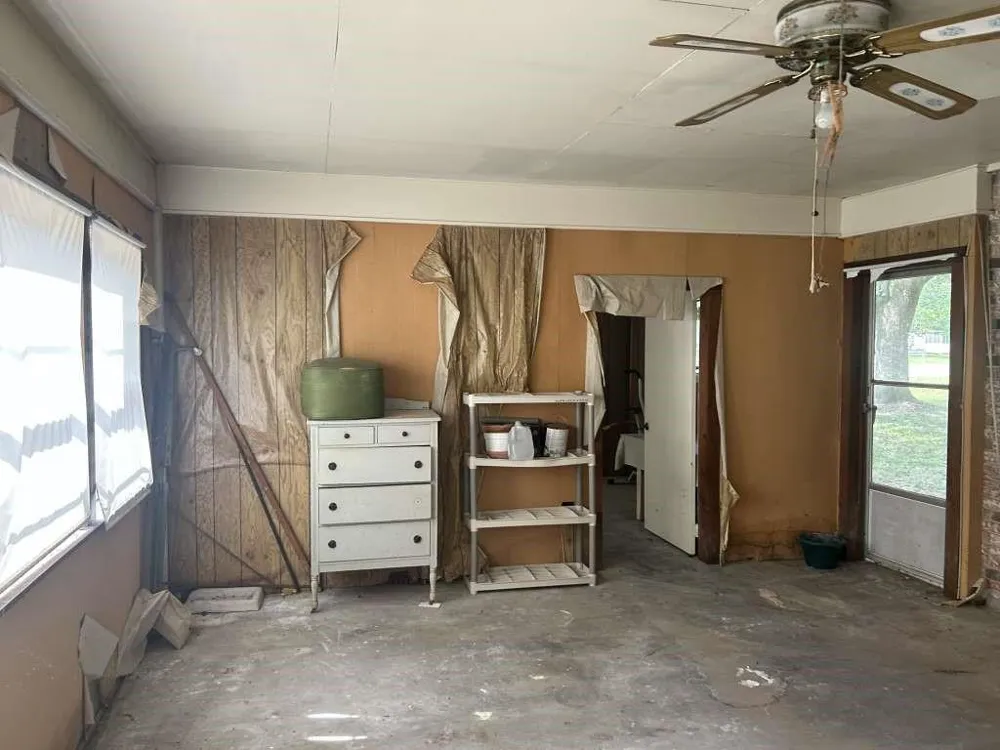 1806 S Elizabeth Avenue Kirbyville, TX 75956