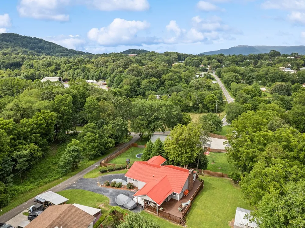 Vista Dr Clyde, NC 28721