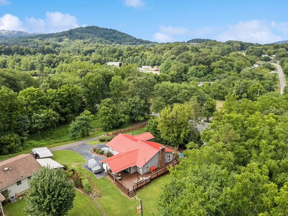 Vista Dr Clyde, NC 28721