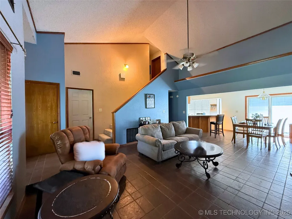 705 Shirley Madill, OK 73446