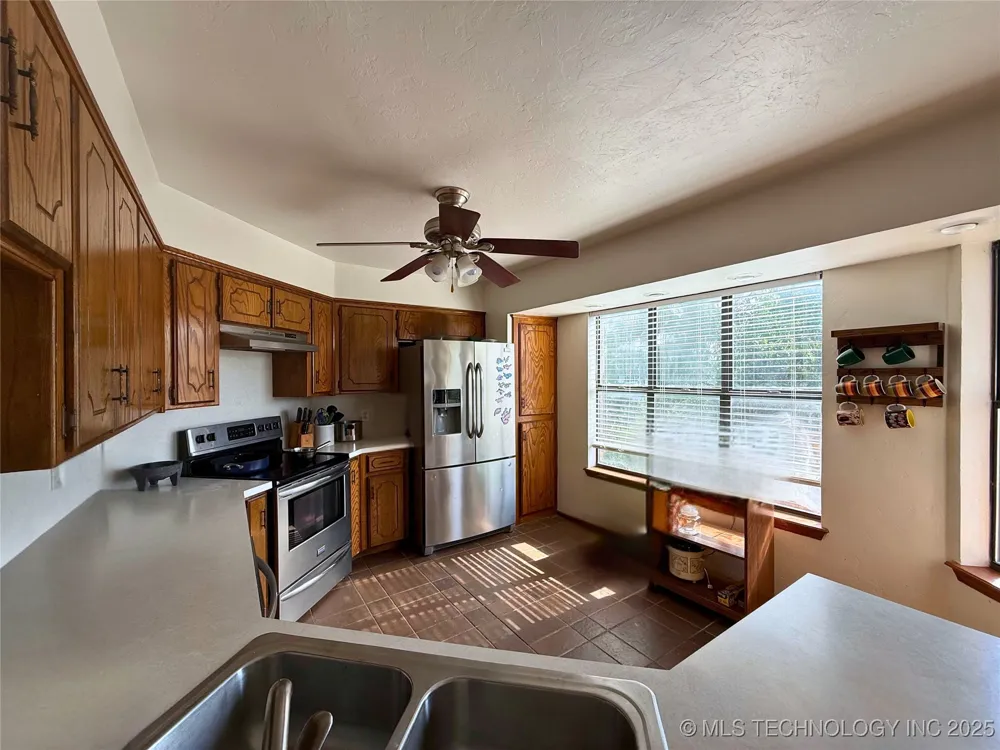 705 Shirley Madill, OK 73446