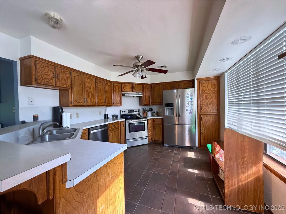 705 Shirley Madill, OK 73446