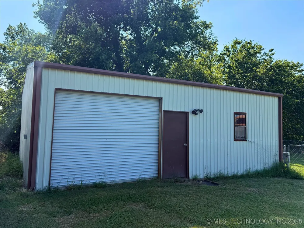 705 Shirley Madill, OK 73446