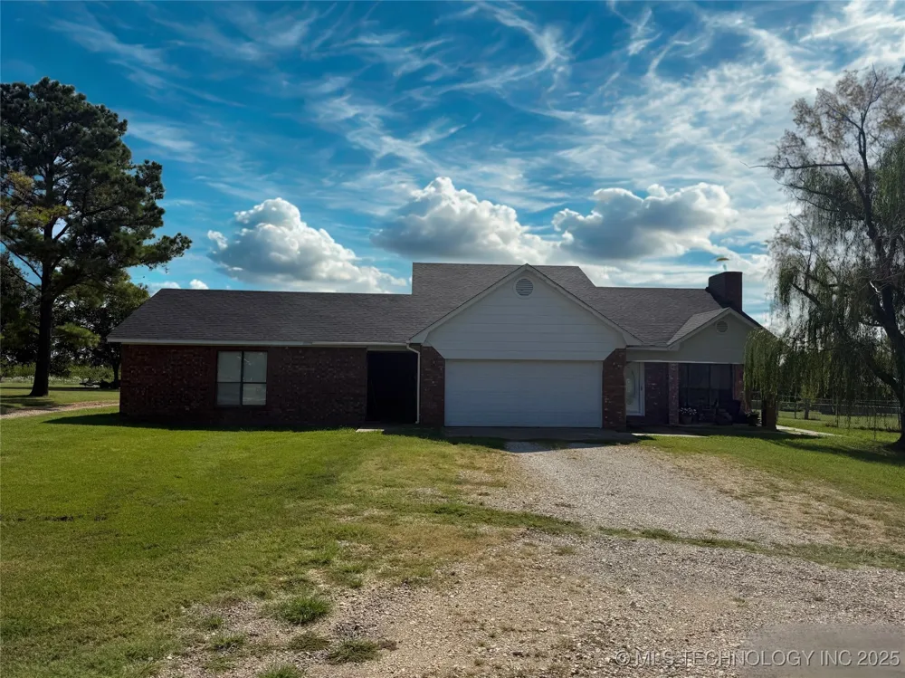 705 Shirley Madill, OK 73446