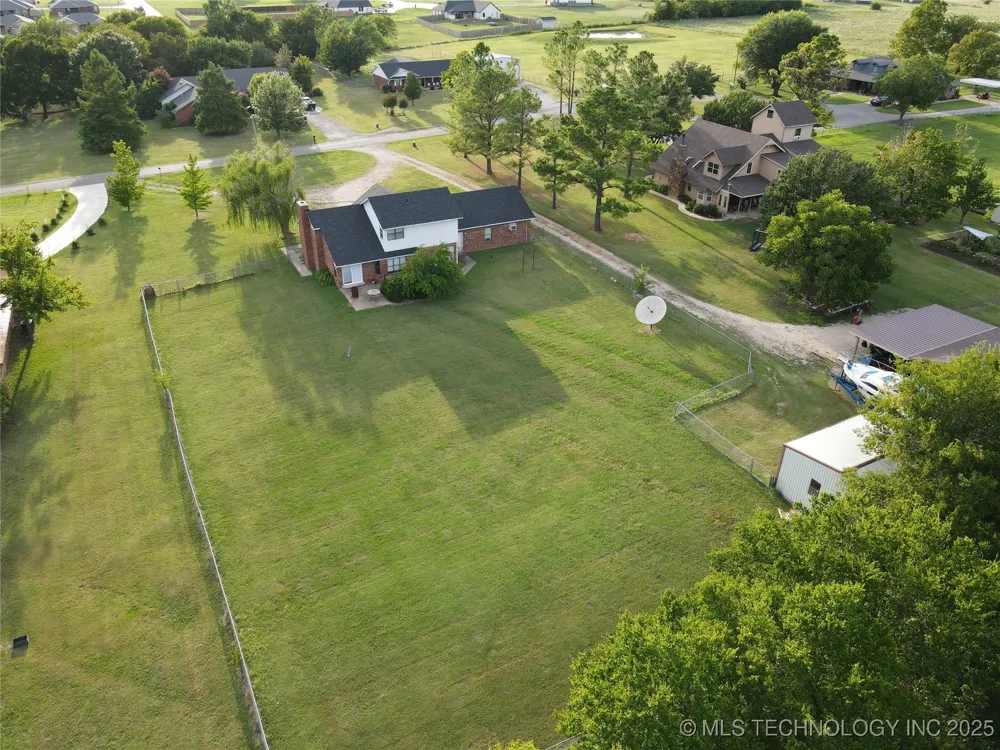 705 Shirley Madill, OK 73446