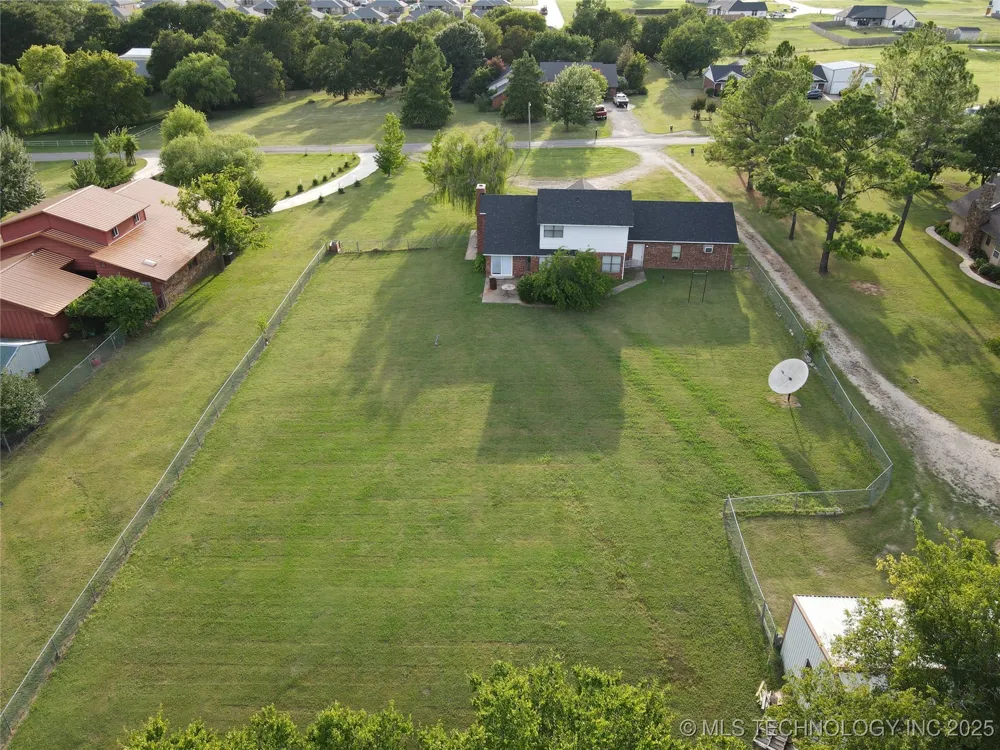 705 Shirley Madill, OK 73446