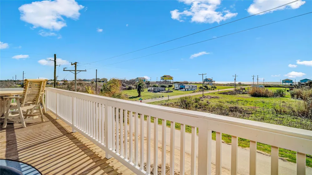 1038 Victoria Lane Gilchrist, TX 77617