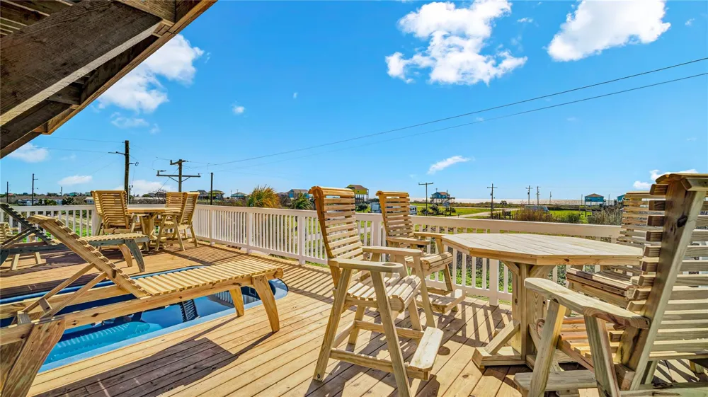 1038 Victoria Lane Gilchrist, TX 77617