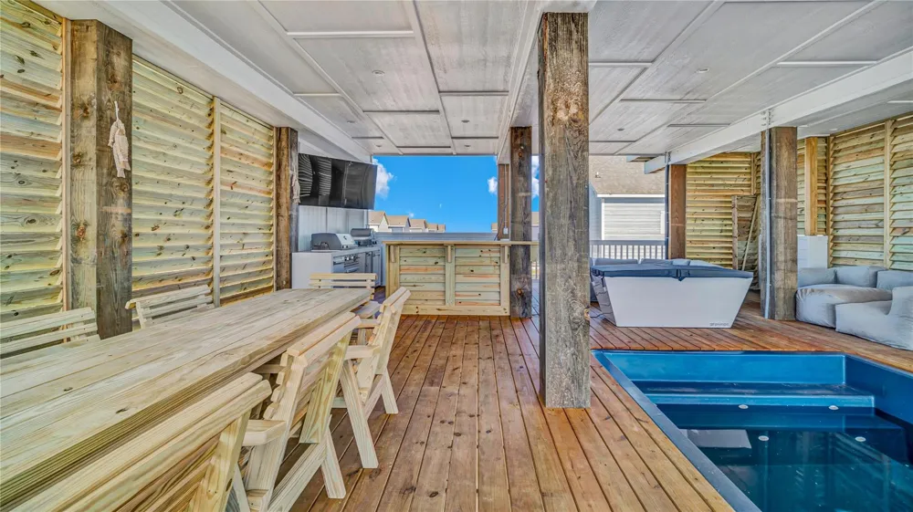 1038 Victoria Lane Gilchrist, TX 77617