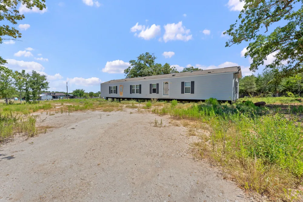 1385 Pettytown Road Dale, TX 78616