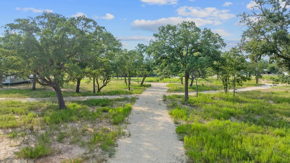 1385 Pettytown Road Dale, TX 78616