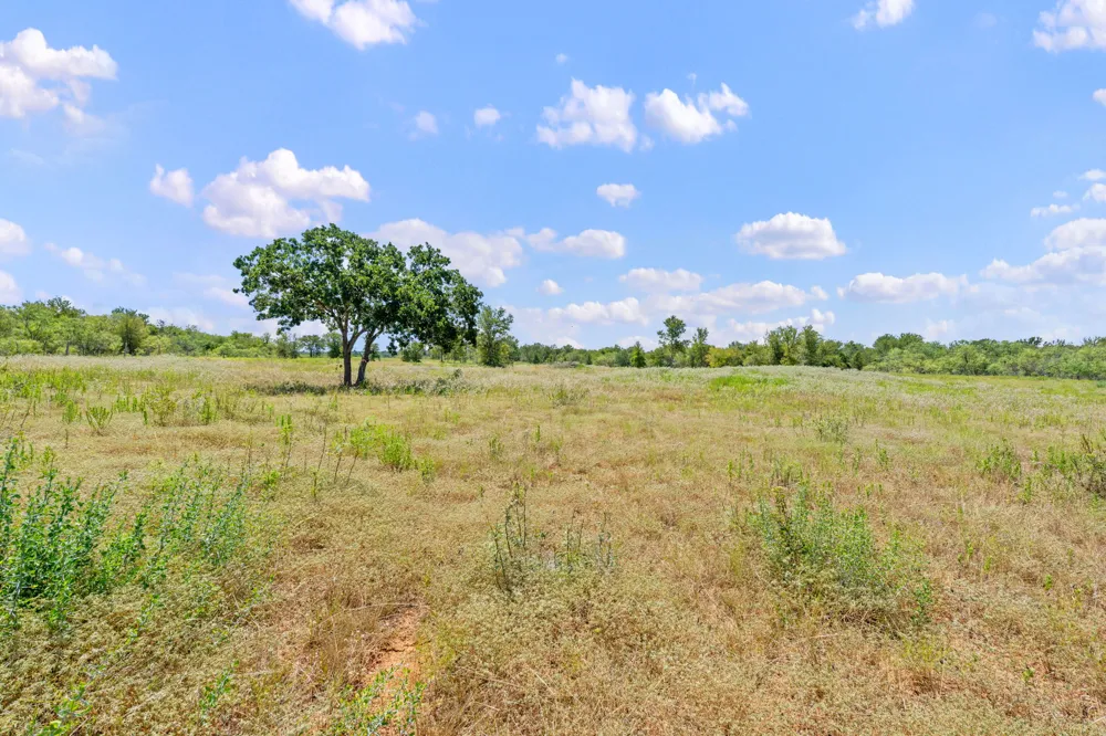 1385 Pettytown Road Dale, TX 78616
