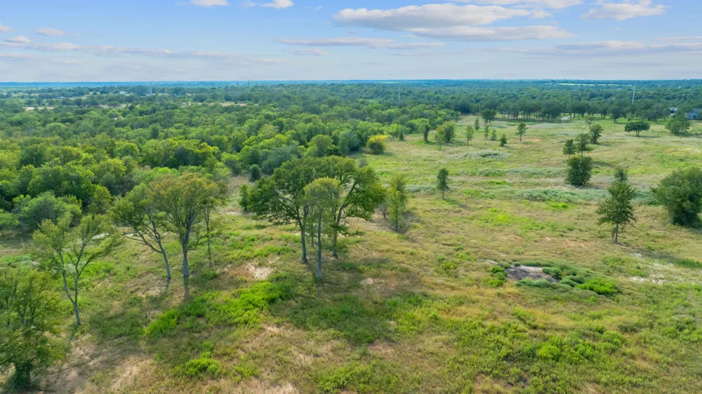 1385 Pettytown Road Dale, TX 78616