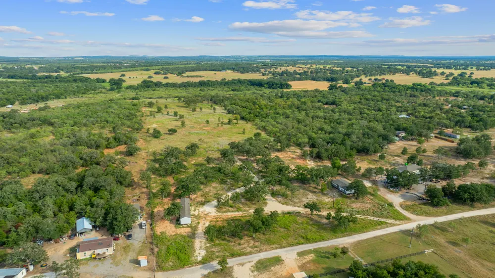 1385 Pettytown Road Dale, TX 78616