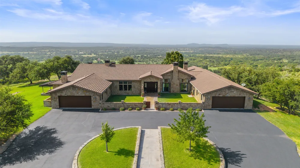 4529 Ranch Road 3347 Round Mountain, TX 78663