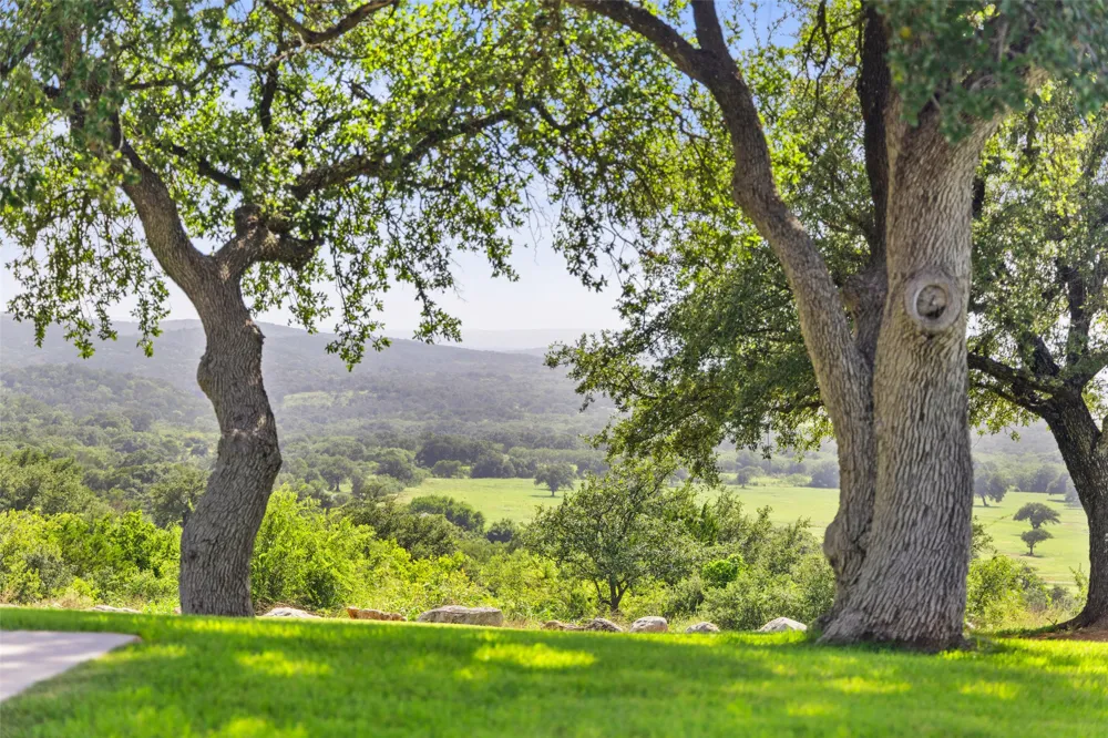 4529 Ranch Road 3347 Round Mountain, TX 78663