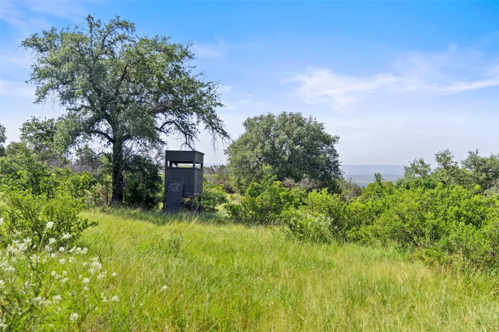 4529 Ranch Road 3347 Round Mountain, TX 78663